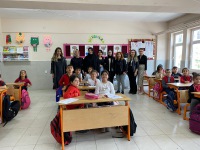 Geleneksel Türk Sanatları Bölümü 4. Sınıf Öğrencileri Kırşehir Çayağzı Köyü Zahide Zehra Garring İlkokulu Öğrencilerine Dokuma Atölye Çalışması Düzenledi
